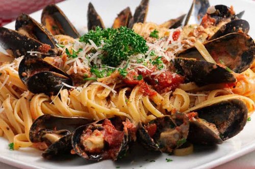 Mussels with Tomato and Parsley Linguine